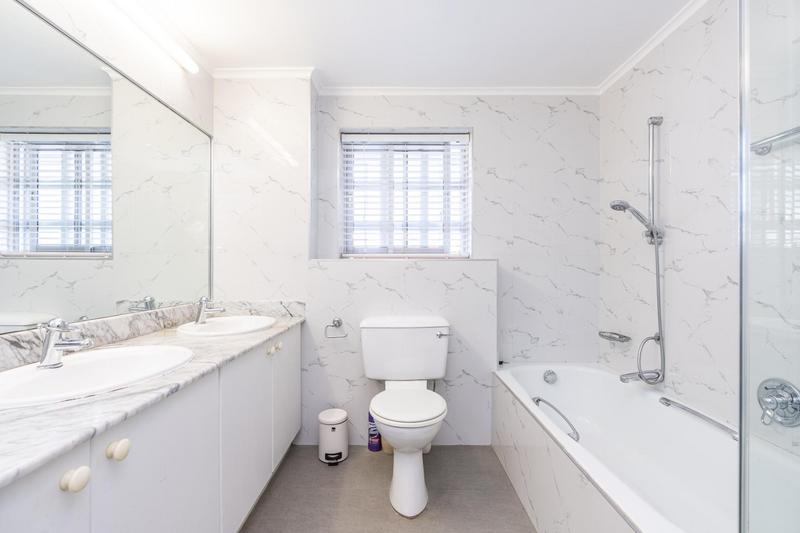 2 Bedroom Property for Sale in Sea Point Western Cape